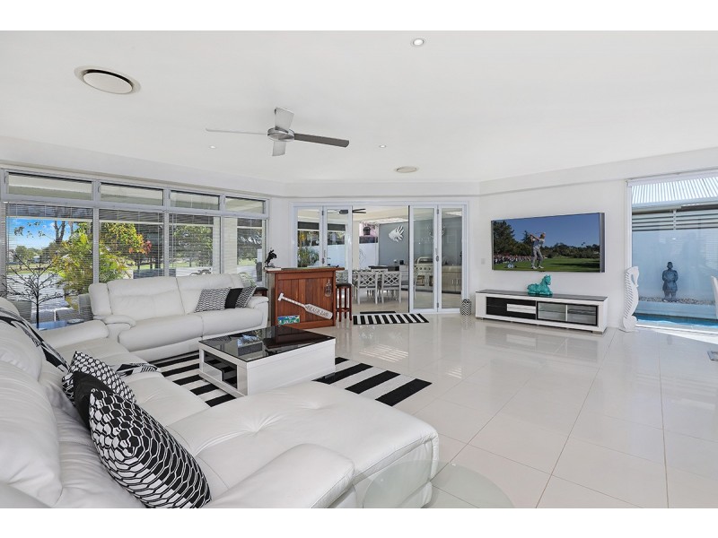 4 Silky Oak Place, Pelican Waters QLD 4551