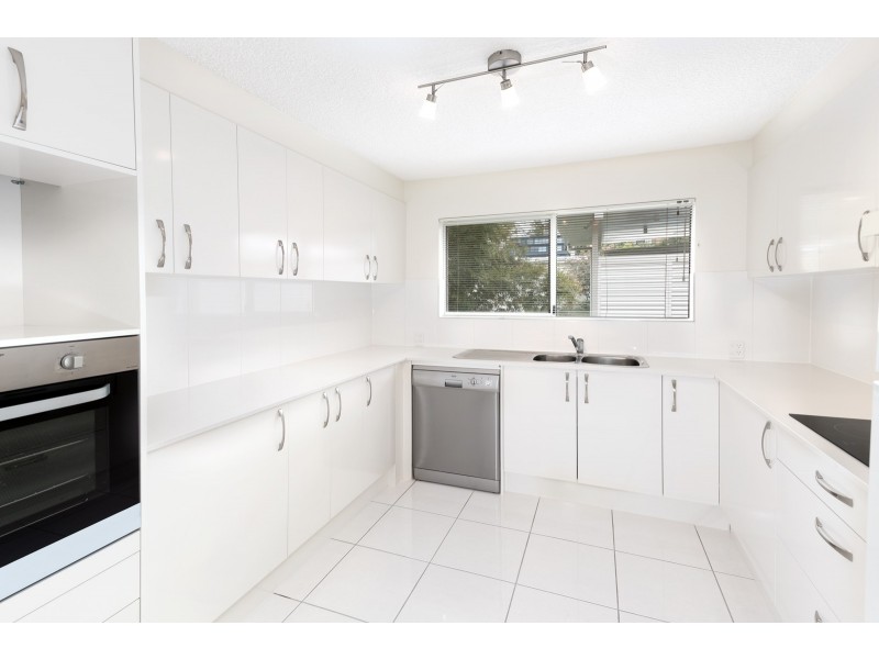 2/17 Arthur St – Excalibur, Kings Beach QLD 4551