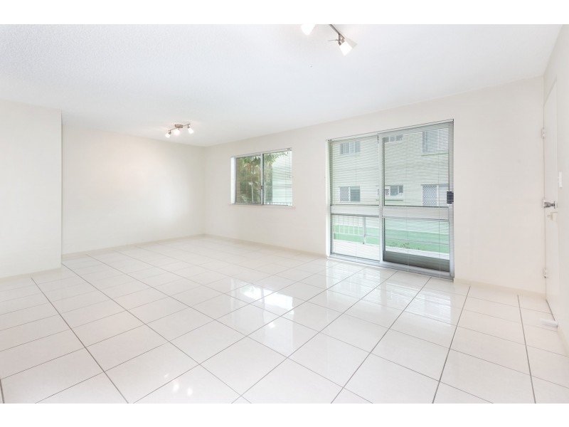 2/17 Arthur St – Excalibur, Kings Beach QLD 4551