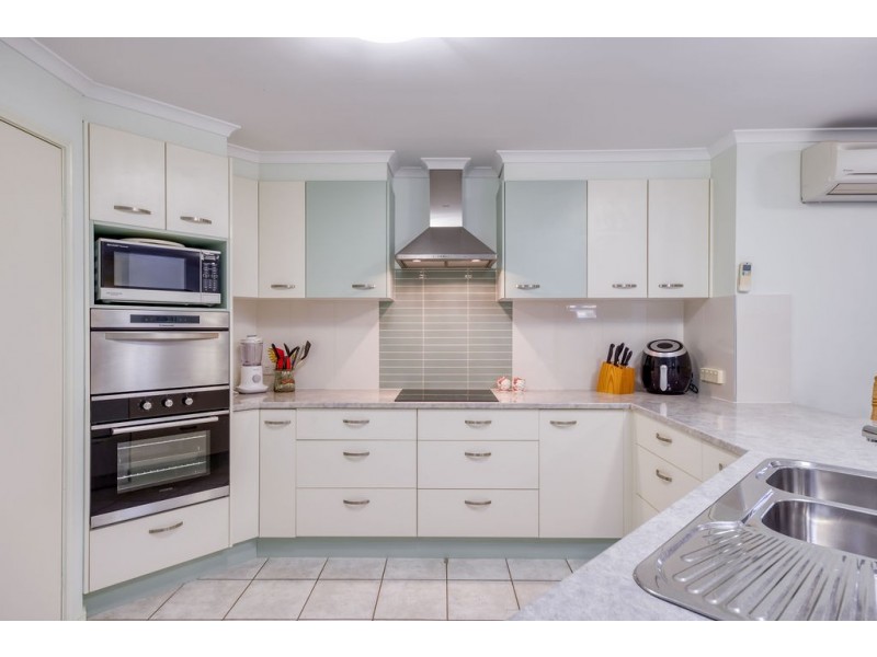 8 Kinross Court, Caloundra West QLD 4551