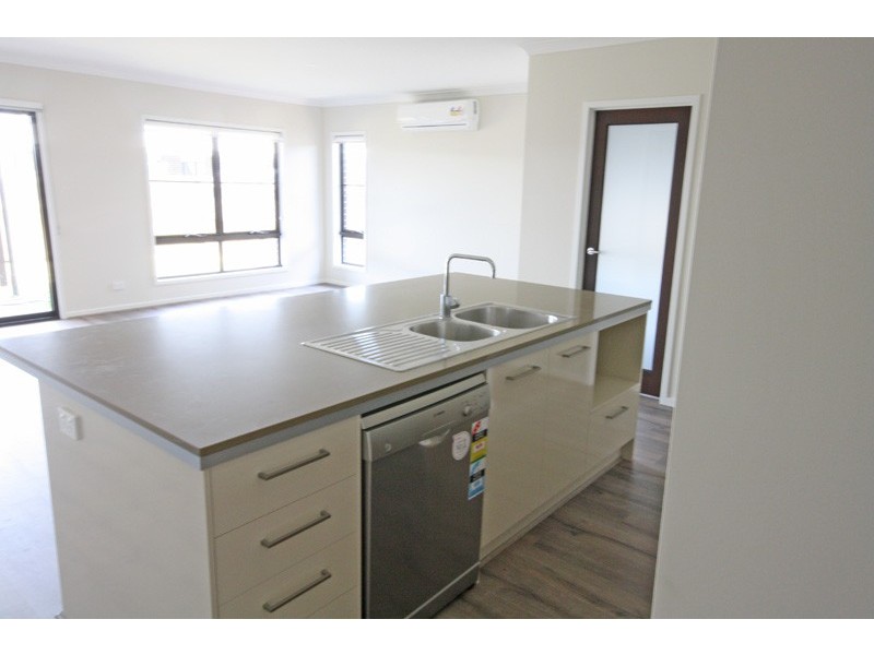 10 Ochre Cres, Caloundra West QLD 4551