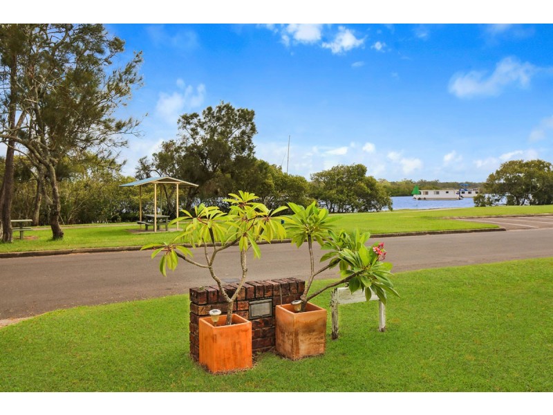 182 Golden Beach Esplanade, Golden Beach QLD 4551