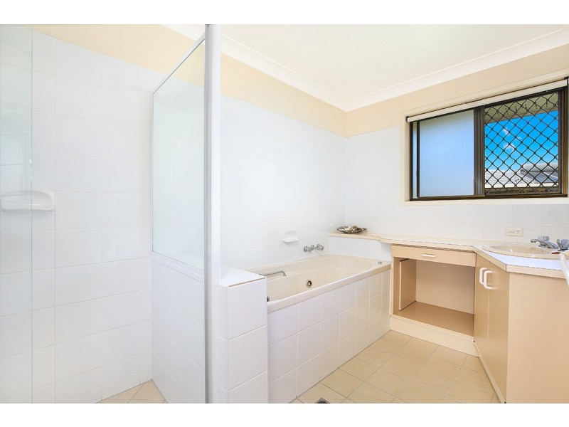 51 Wavell Av, Golden Beach QLD 4551