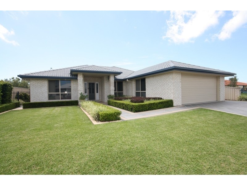 4 Rutherford Pl, Pelican Waters QLD 4551