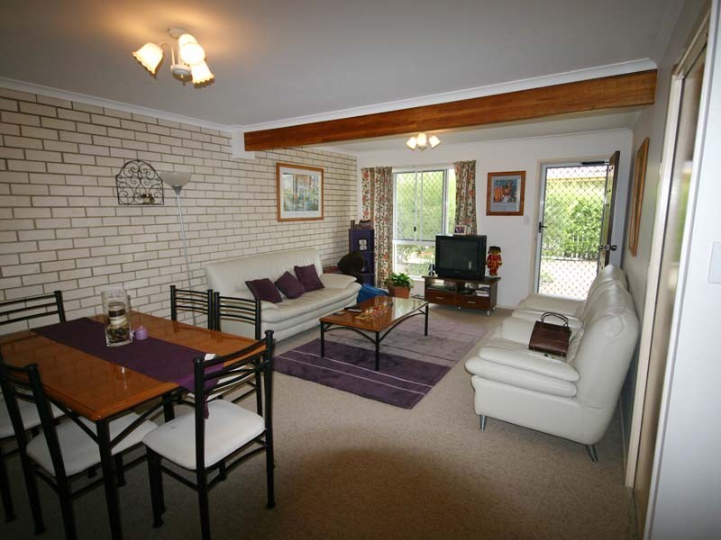 2/7 Gregory St – Sitges, Golden Beach QLD 4551