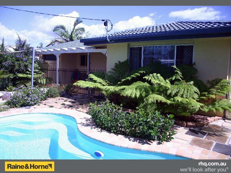 29 Montgomery Cres, Golden Beach QLD 4551