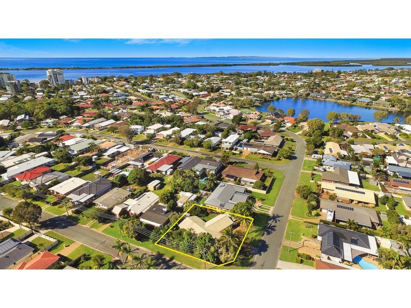 51 Wavell Av, Golden Beach QLD 4551