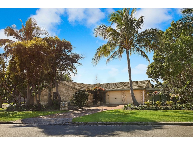 51 Wavell Av, Golden Beach QLD 4551