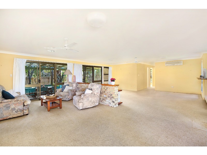 51 Wavell Av, Golden Beach QLD 4551