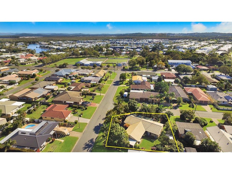 51 Wavell Av, Golden Beach QLD 4551
