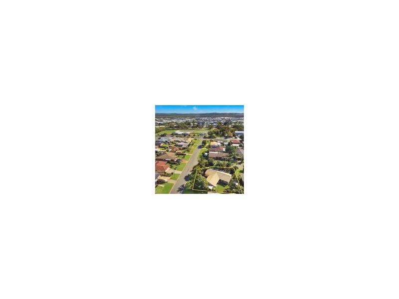 51 Wavell Av, Golden Beach QLD 4551