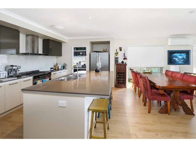 11 Comet St, Pelican Waters QLD 4551