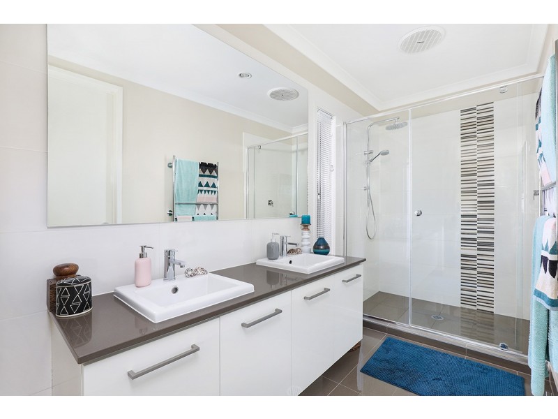 11 Comet St, Pelican Waters QLD 4551