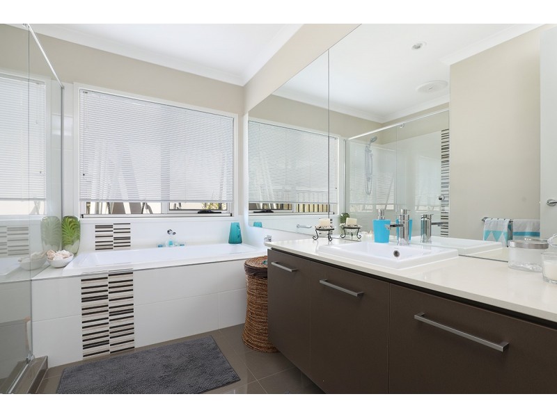 11 Comet St, Pelican Waters QLD 4551