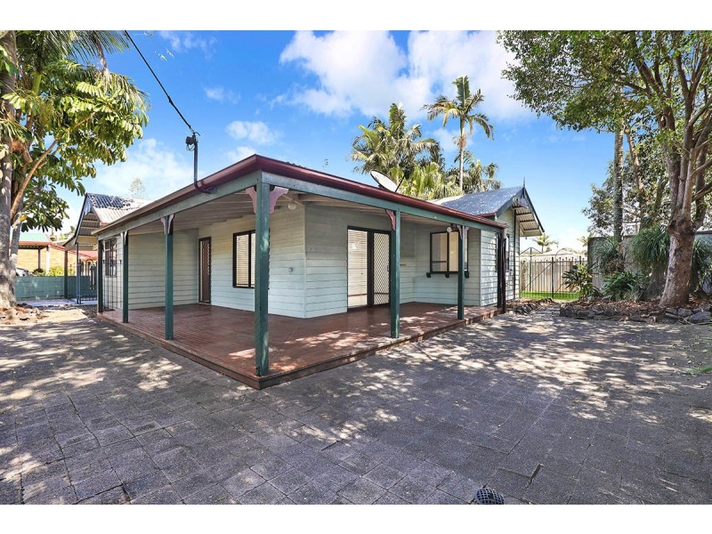8 Pinaroo St, Battery Hill QLD 4551