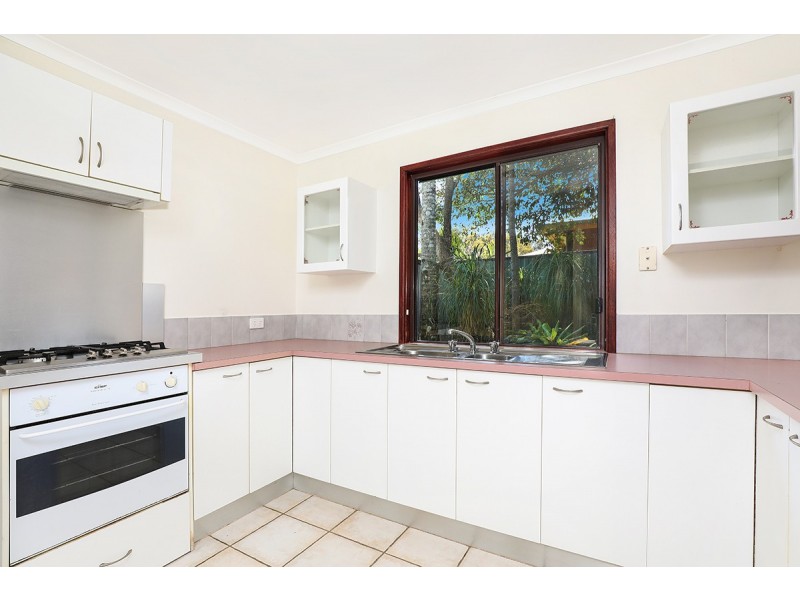 8 Pinaroo St, Battery Hill QLD 4551