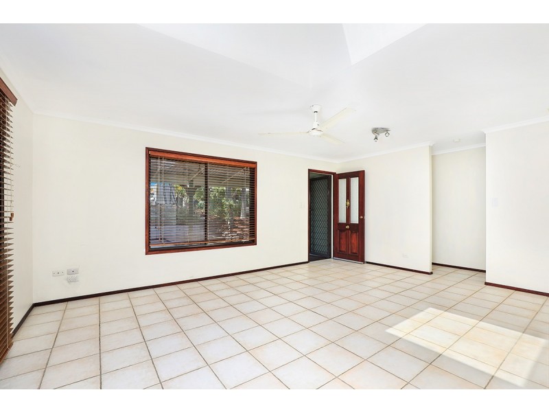 8 Pinaroo St, Battery Hill QLD 4551