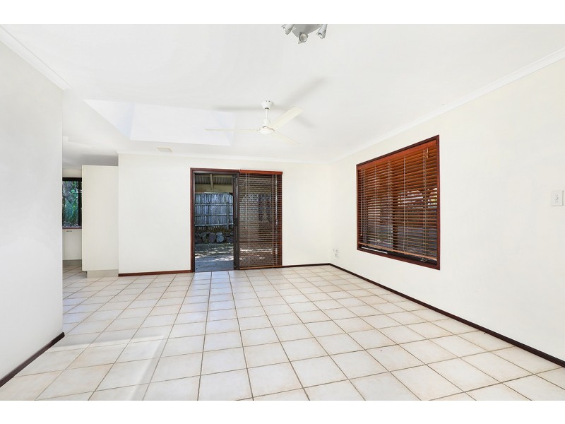 8 Pinaroo St, Battery Hill QLD 4551