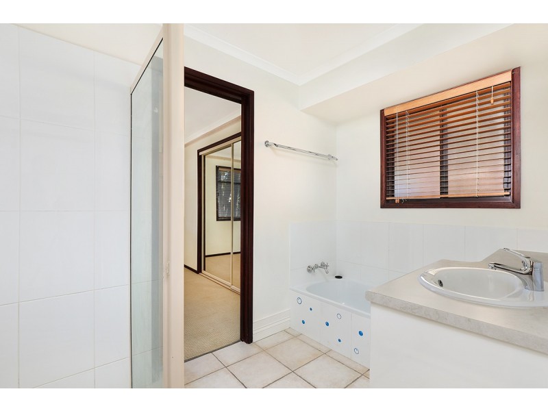 8 Pinaroo St, Battery Hill QLD 4551