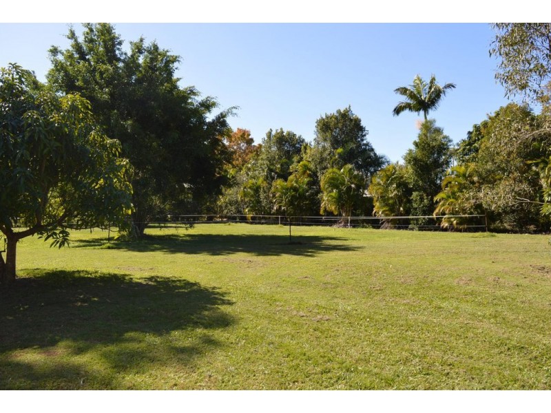 8 Hardwood Road, Landsborough QLD 4550