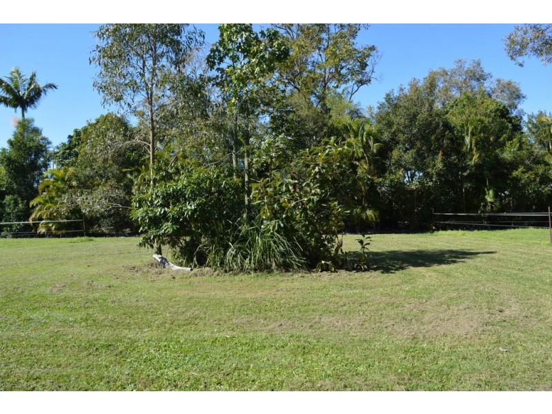 8 Hardwood Road, Landsborough QLD 4550