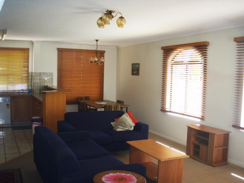 2/1 Cooma Terrace – Madrid, Caloundra QLD 4551