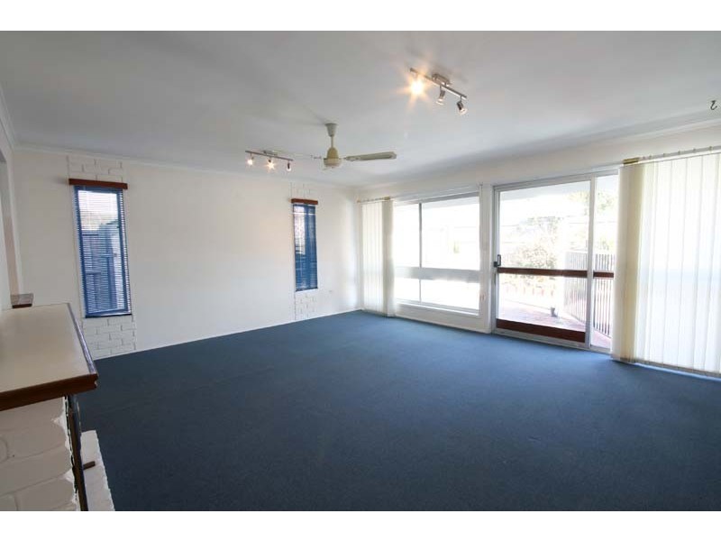 2 Bandaroo Street, Warana QLD 4575