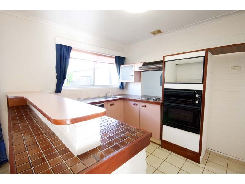 2 Bandaroo Street, Warana QLD 4575
