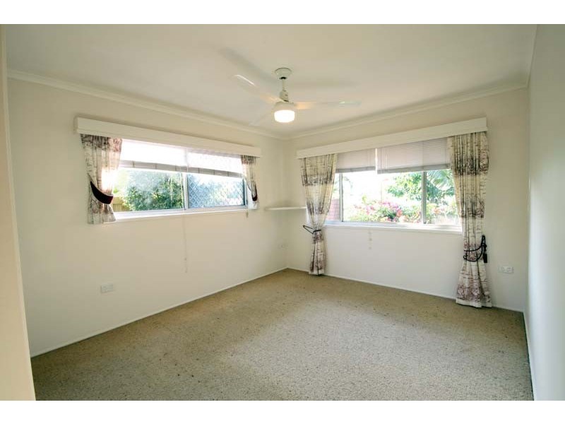 2 Bandaroo Street, Warana QLD 4575