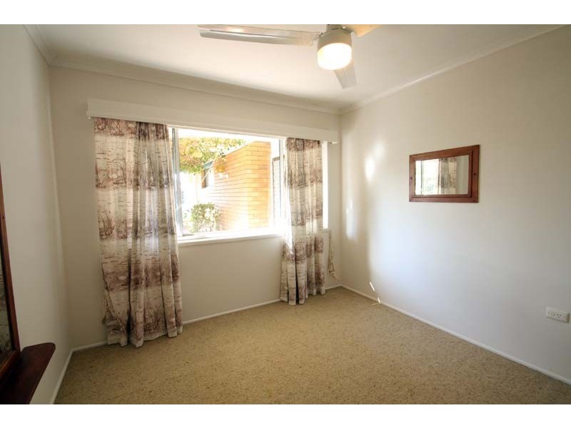 2 Bandaroo Street, Warana QLD 4575
