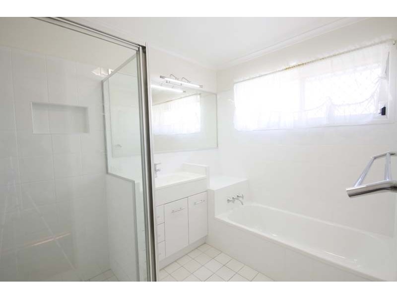 2 Bandaroo Street, Warana QLD 4575