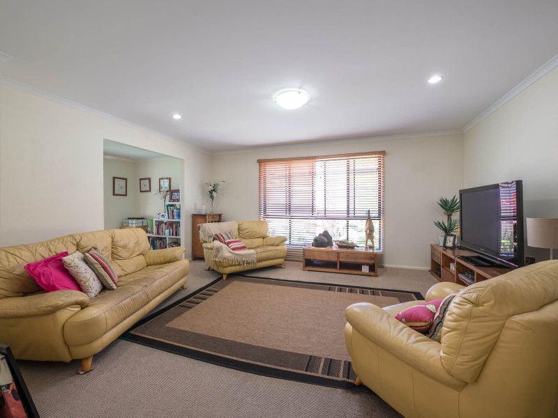 8 Mayo St, Caloundra West QLD 4551