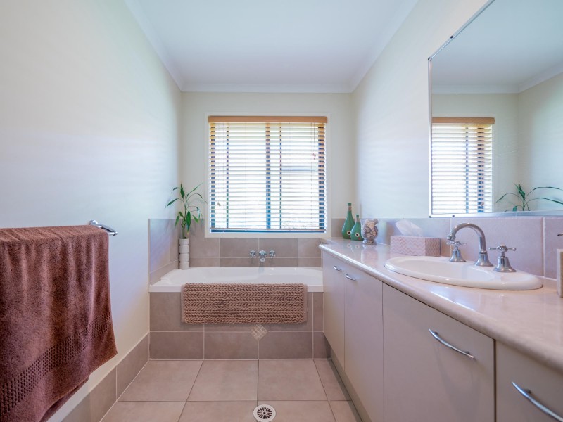 8 Mayo St, Caloundra West QLD 4551