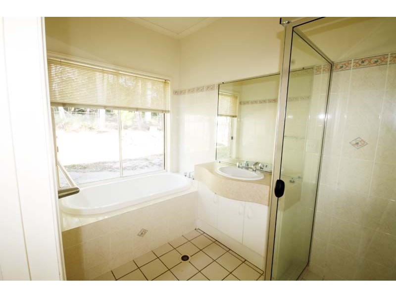 24 Flamingo Street, Little Mountain QLD 4551