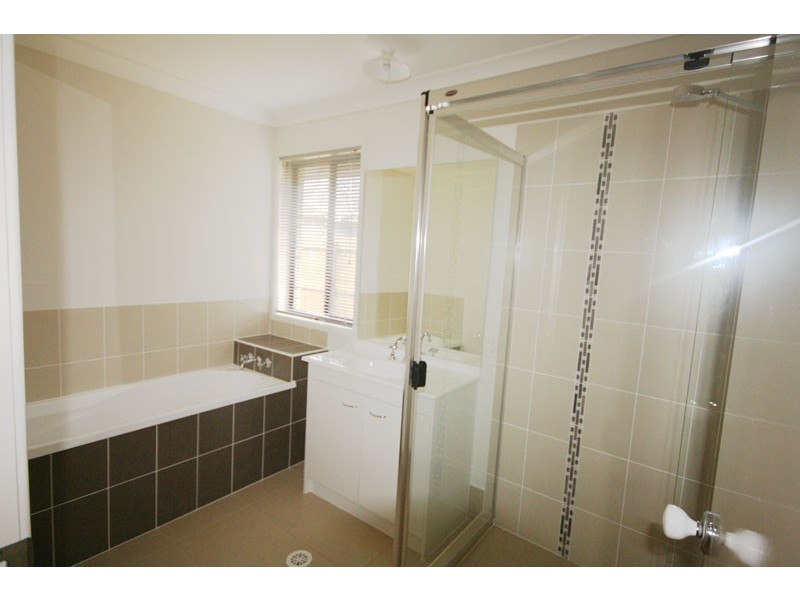 19 Cumberland Cresent, Little Mountain QLD 4551