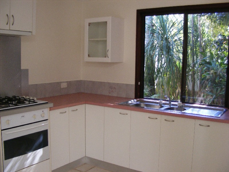 8  Pinaroo Street, Battery Hill QLD 4551