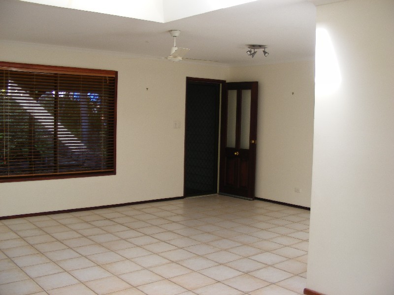 8  Pinaroo Street, Battery Hill QLD 4551