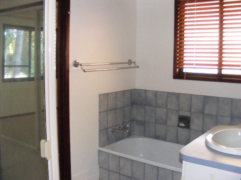 8  Pinaroo Street, Battery Hill QLD 4551