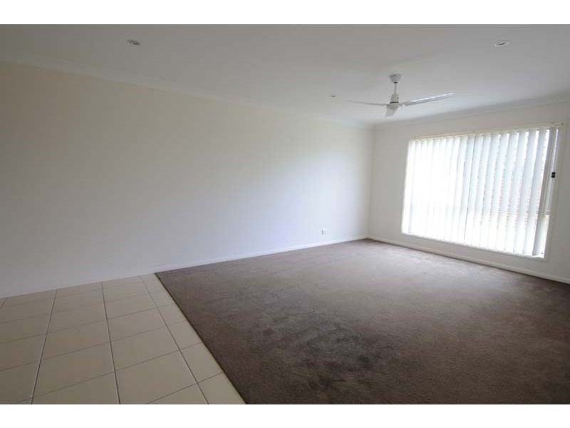 1/40 Liekefett Way, Little Mountain QLD 4551