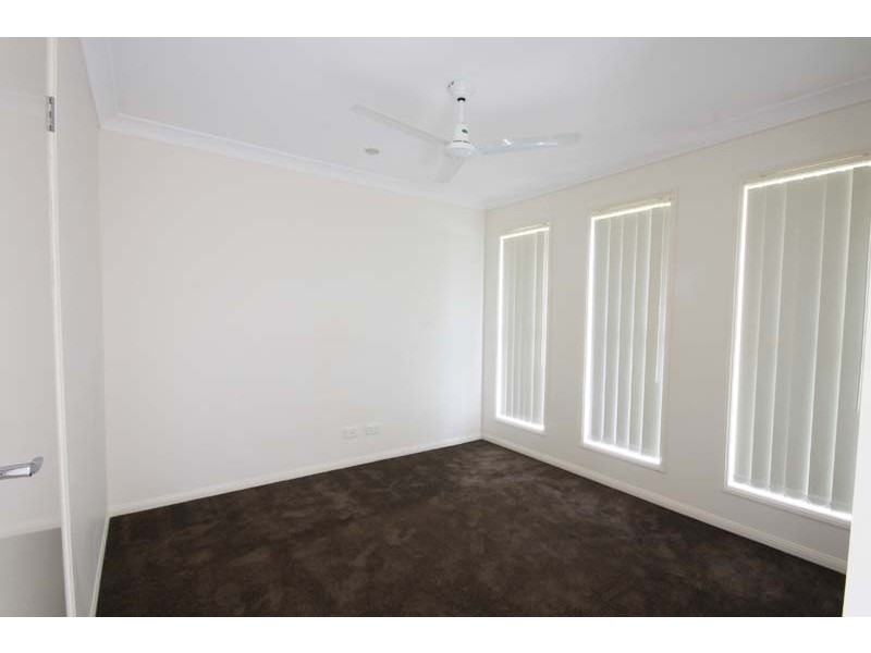 1/40 Liekefett Way, Little Mountain QLD 4551