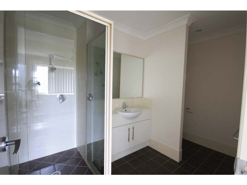 1/40 Liekefett Way, Little Mountain QLD 4551