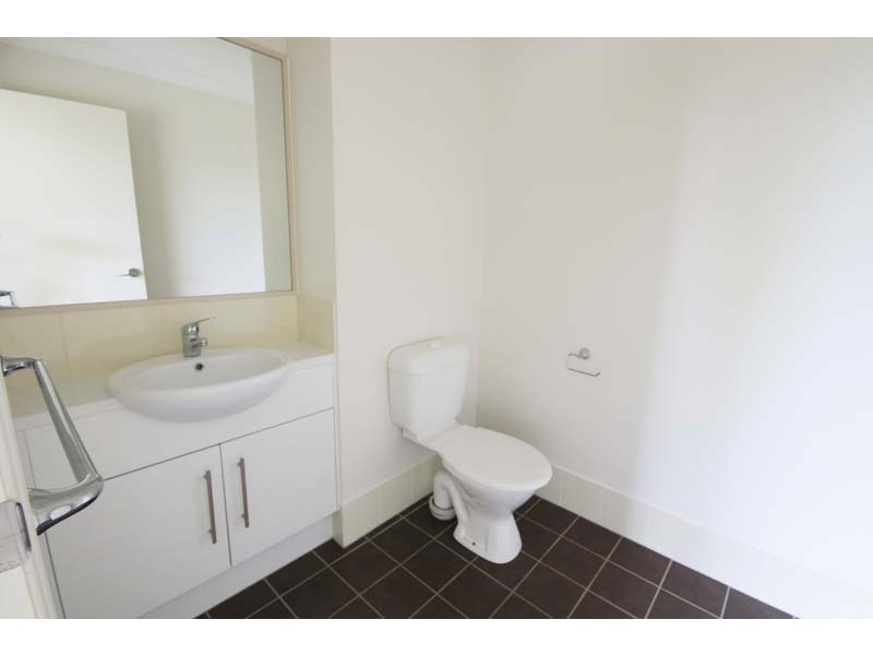 1/40 Liekefett Way, Little Mountain QLD 4551