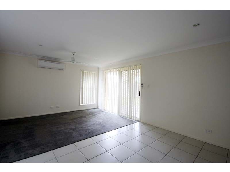 2/40 Liekefett Way, Little Mountain QLD 4551