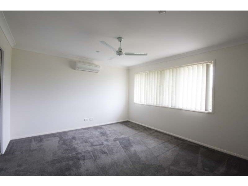 2/40 Liekefett Way, Little Mountain QLD 4551