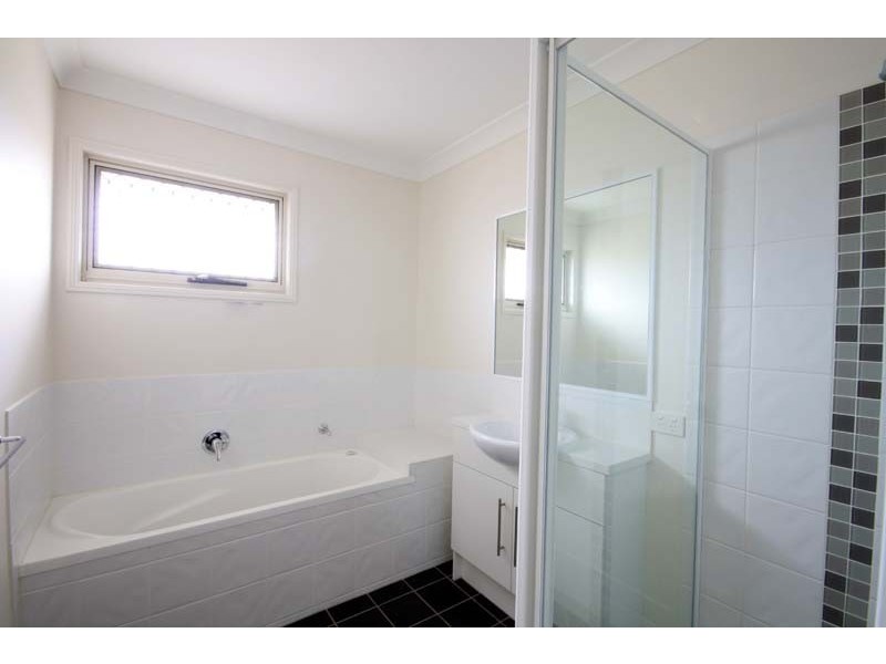 2/40 Liekefett Way, Little Mountain QLD 4551