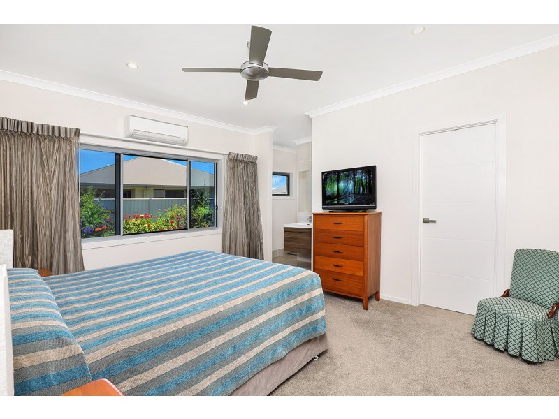 30 MacIntyre Crescent, Pelican Waters QLD 4551