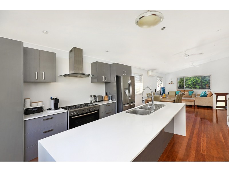 90 Palmer Av, Golden Beach QLD 4551