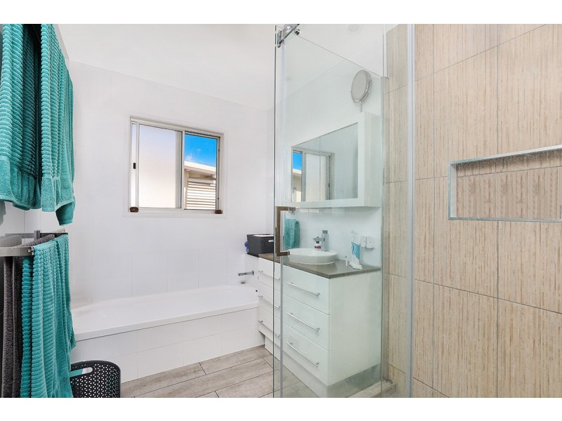 90 Palmer Av, Golden Beach QLD 4551