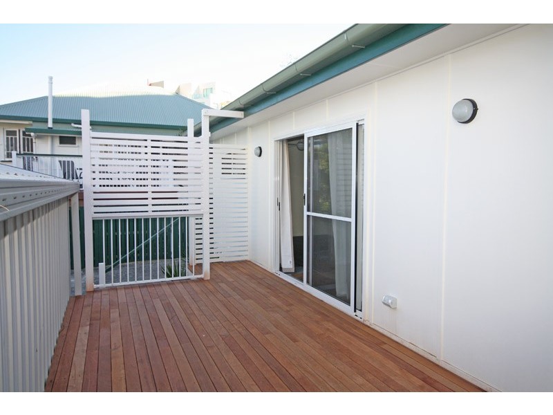 5B Kitchener Street, Golden Beach QLD 4551