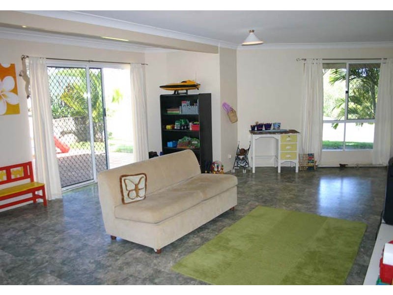 15 Brolga Ct, Little Mountain QLD 4551